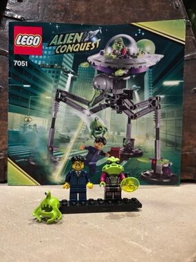 LEGO Space Alien Trooper, Alien Clinger Head & LEGO City Business Man minifigure